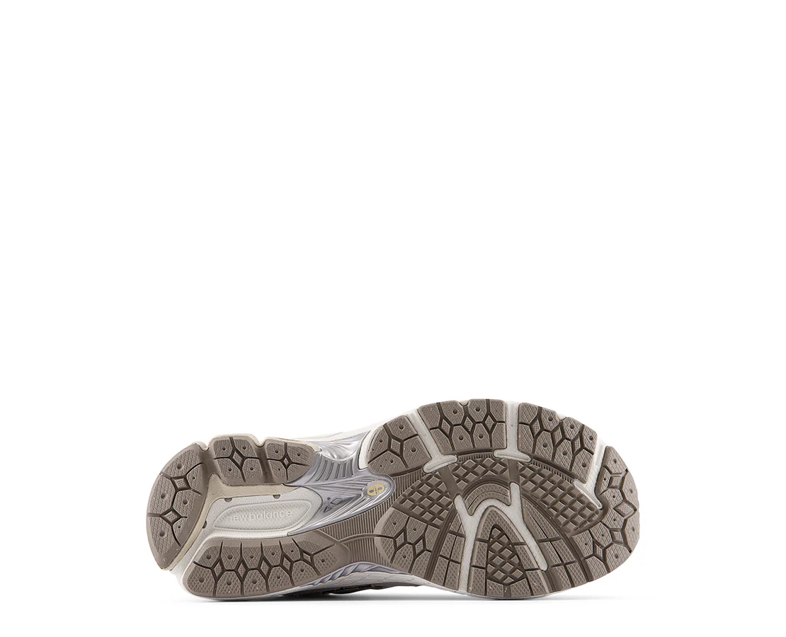 New Balance 2002 - Image 4