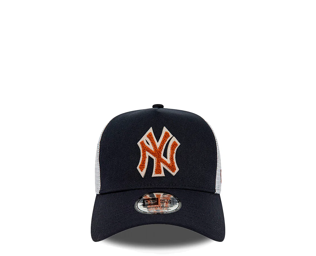 New Era New York Yankees Boucle Trucker - Image 2