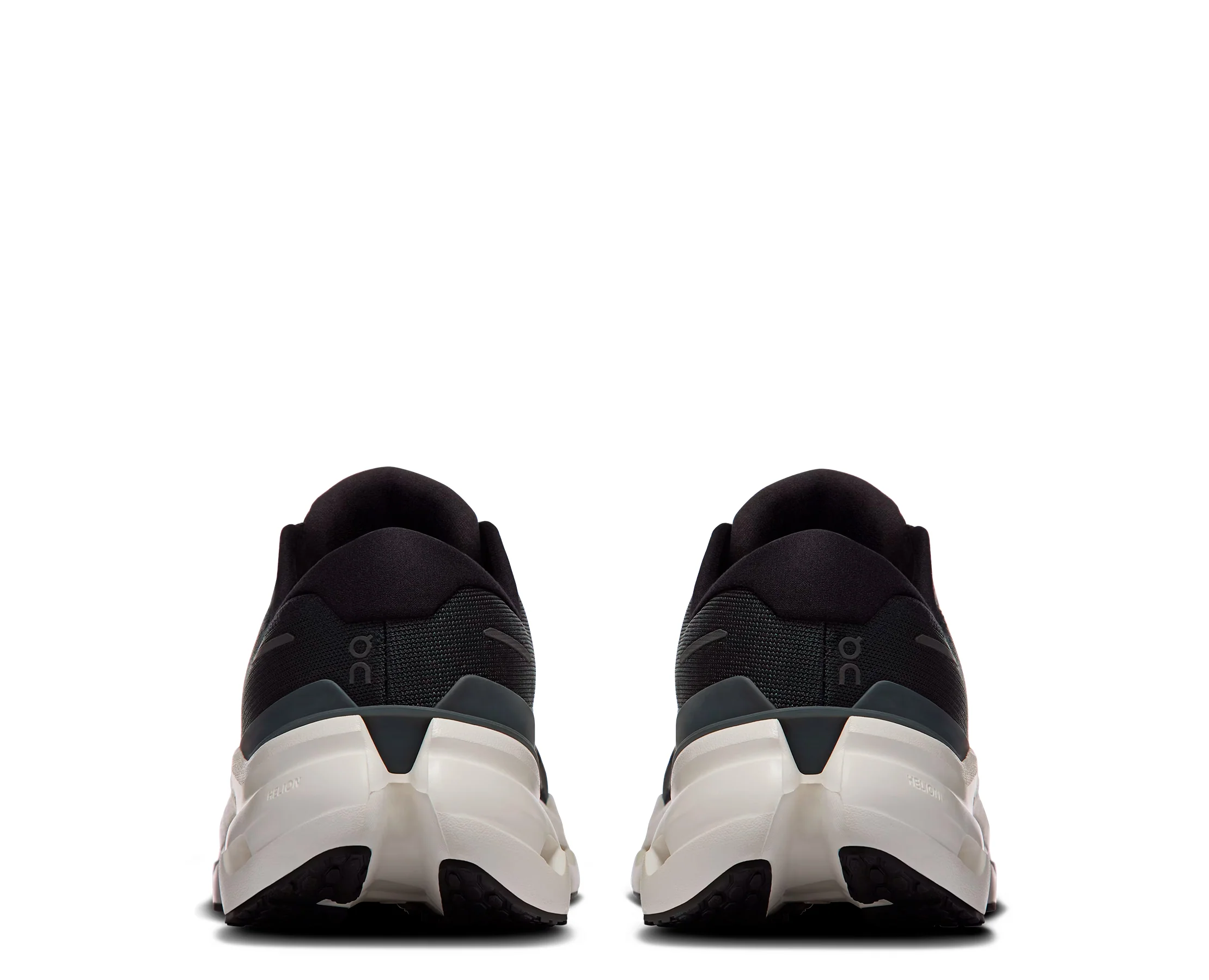 On Cloudrunner 3 - Image 4