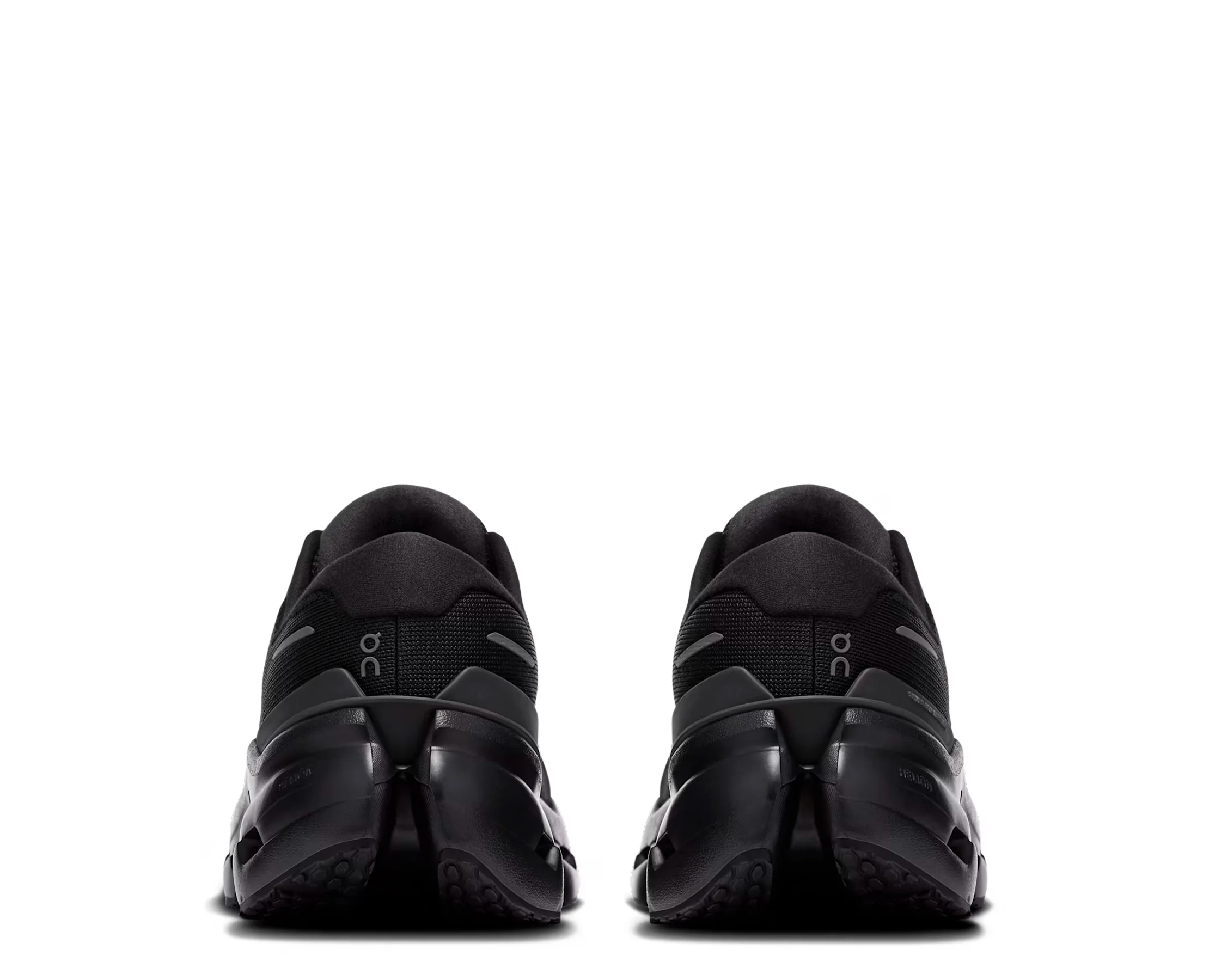 On Cloudrunner 3 - Image 4
