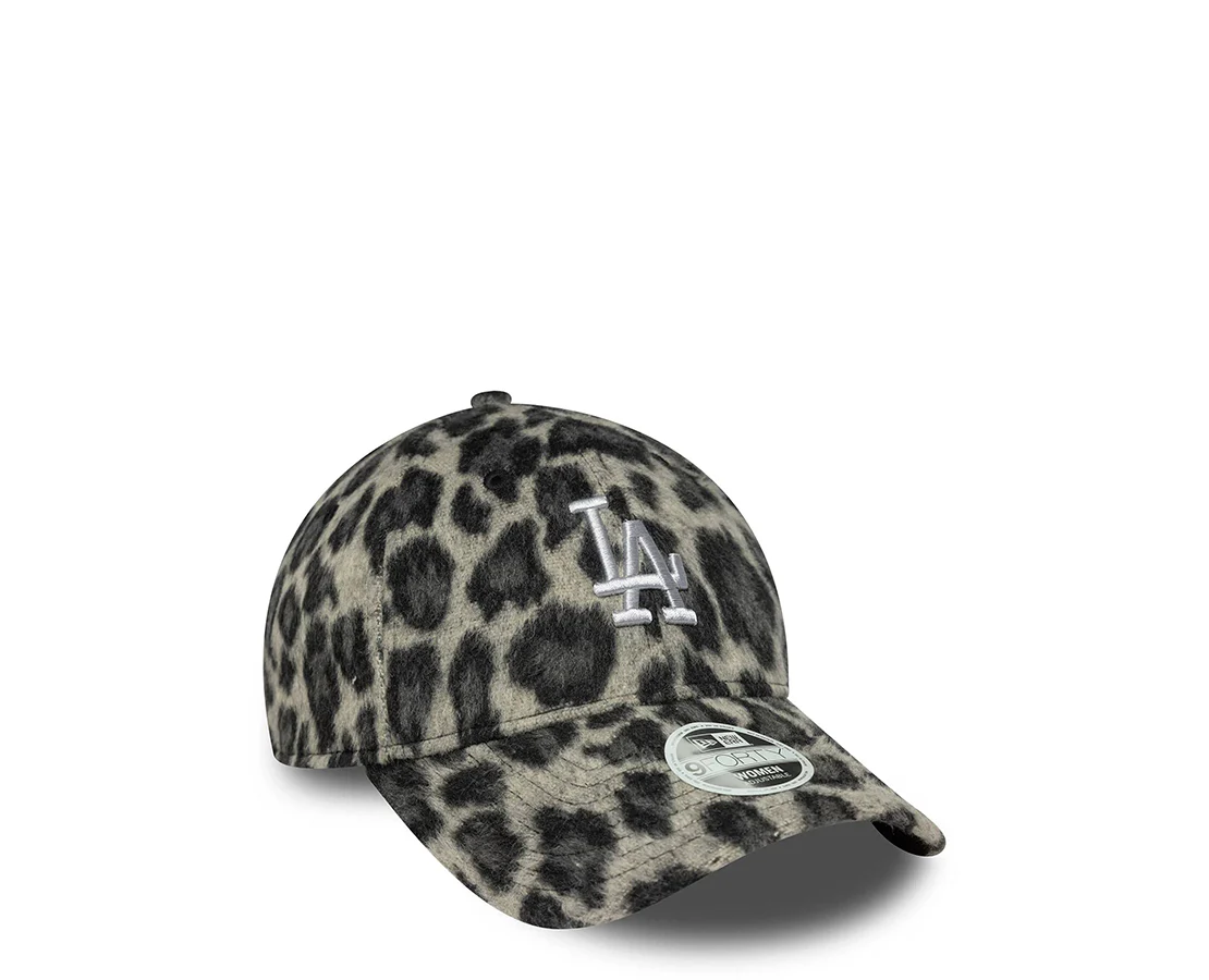New Era 9Forty Female Cosy Animal - Image 3