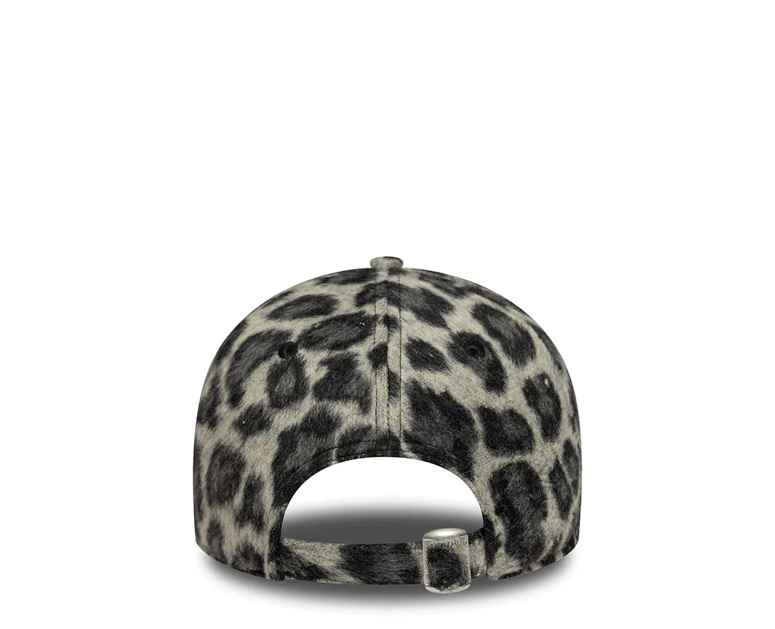 New Era 9Forty Female Cosy Animal - Image 4