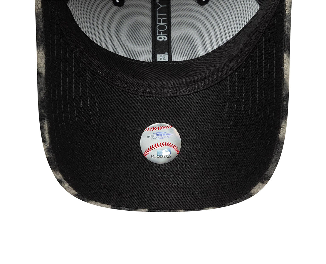 New Era 9Forty Female Cosy Animal - Image 5
